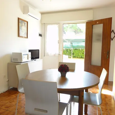 Apartman Peaceful In Just 300mt From The Sea